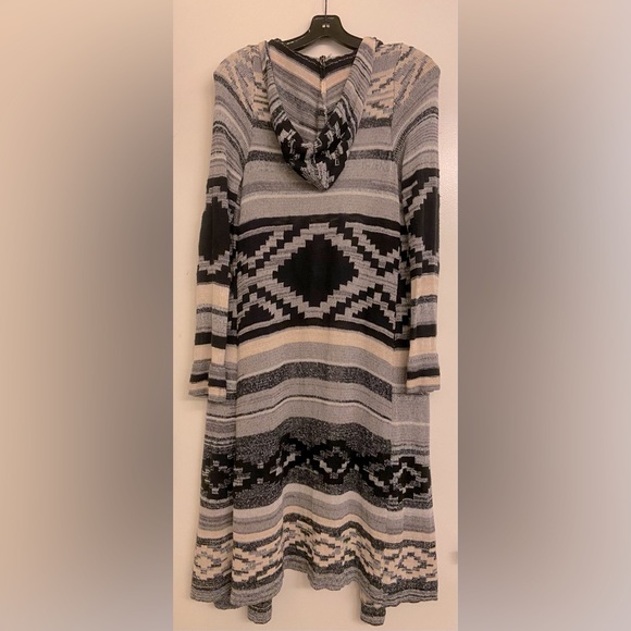 Mudd long cardigan Aztec print Boho western Sz Small black, gray, white EUC - Picture 2 of 5